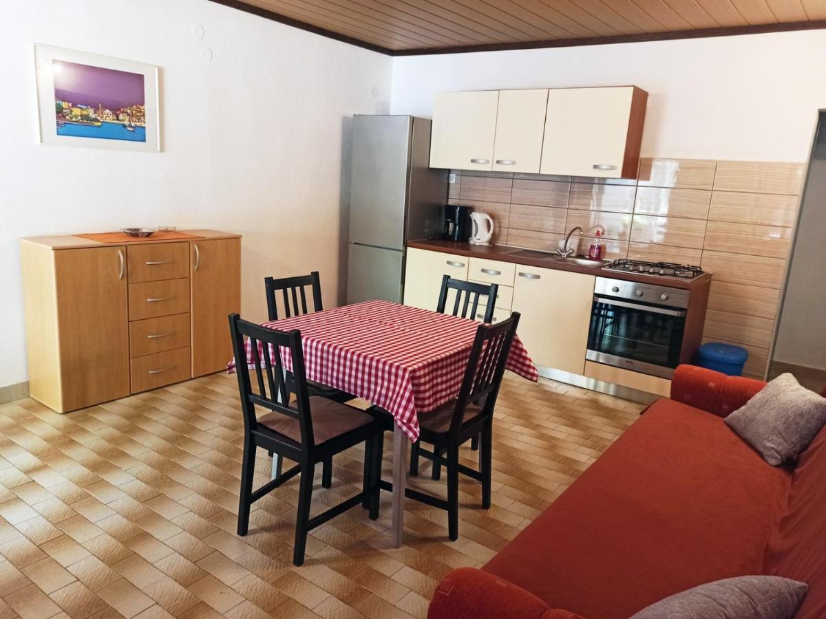 Apartments Sonija Gdinj Bagian luar foto
